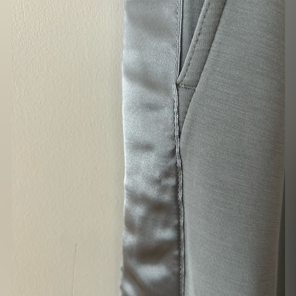 CLUB MONACO Satin Stripe Sweatpant in Light Grey | Small - Picture 6 of 9